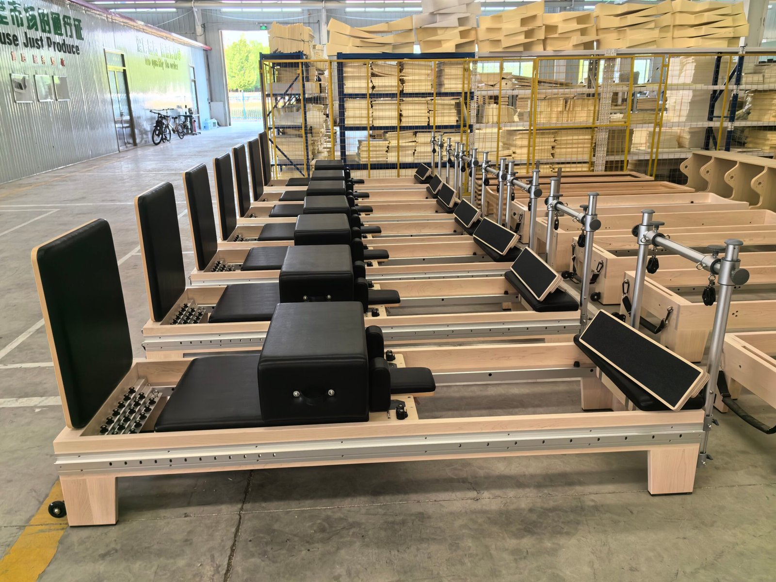 Solid Maple Wood Pilates Reformer with Infinite Footbar for Studios