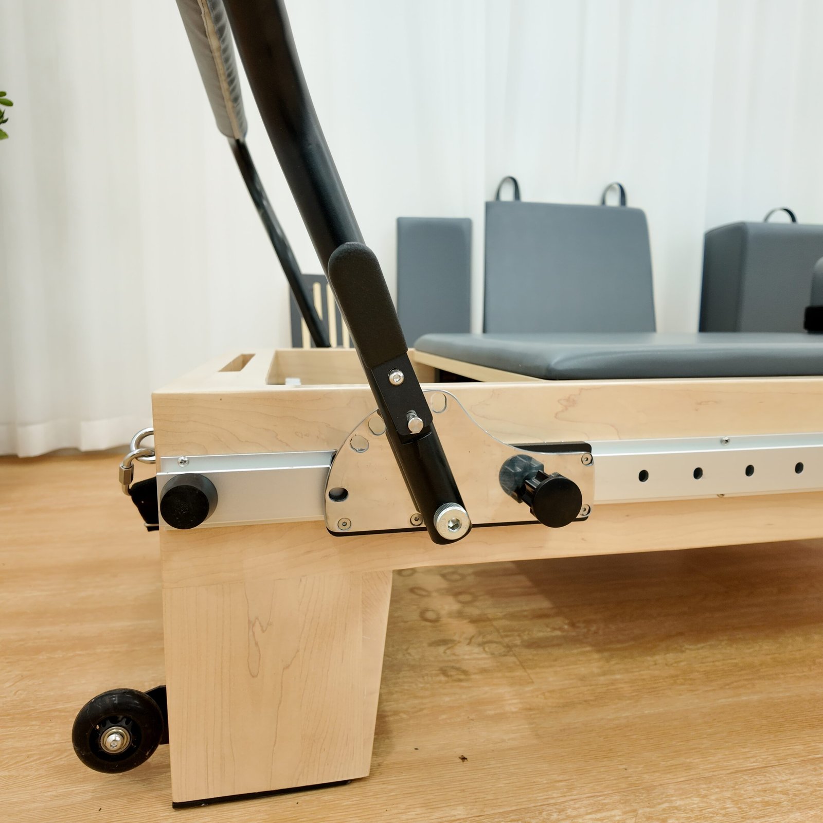 Solid Maple Wood Pilates Reformer with Infinite Footbar for Studios