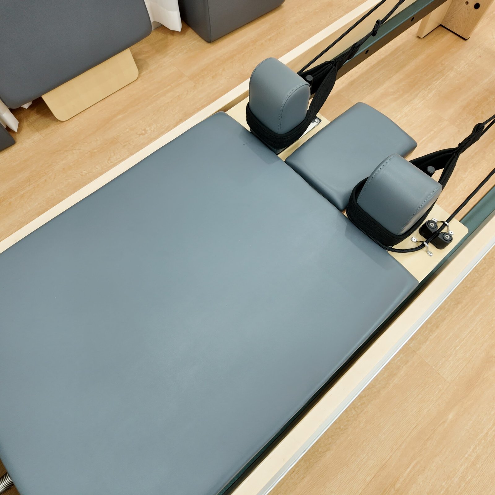 Solid Maple Wood Pilates Reformer with Infinite Footbar for Studios